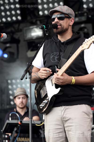 FAT FREDDY'S DROP - 2011-09-16 - LA COURNEUVE - Parc Departemental - Grande Scene - 